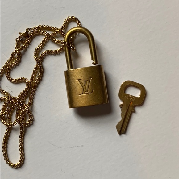 Louis Vuitton Lock & Key and Gold Necklace - Picture 5 of 6